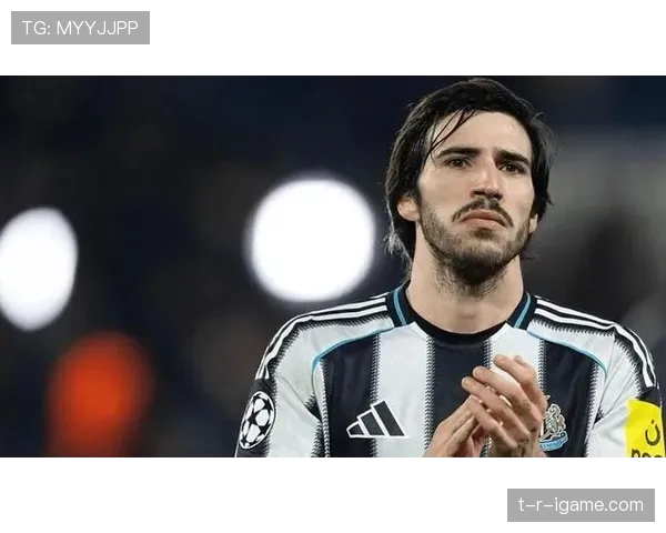 托纳利筑起中场屏障,稳健表现助球队夺冠引关注 托纳利筑起中场屏障,稳健表现助球队夺冠引关注