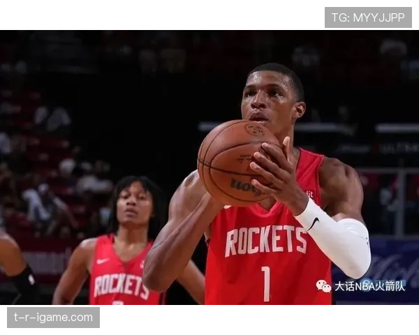 约什·史密斯利用突破拉开空间效率提升明显，区别于早年以封盖为主的内线风格